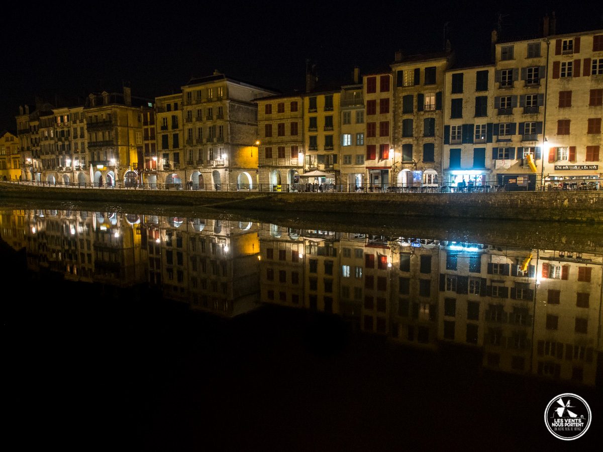 Bayonne, ses lumières et la nive de nuit au Pays Basque