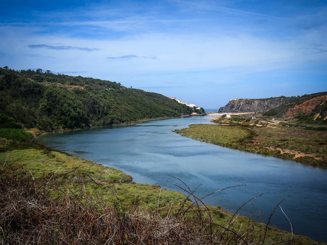 riviere avant d'arriver a la plage de odeceixe en algarve voyage portugal