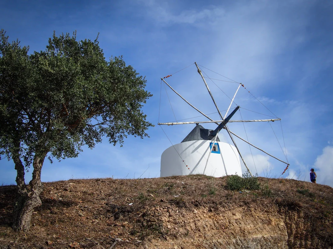 le moulin a vent du village de odeceixe voyage algarve portugal